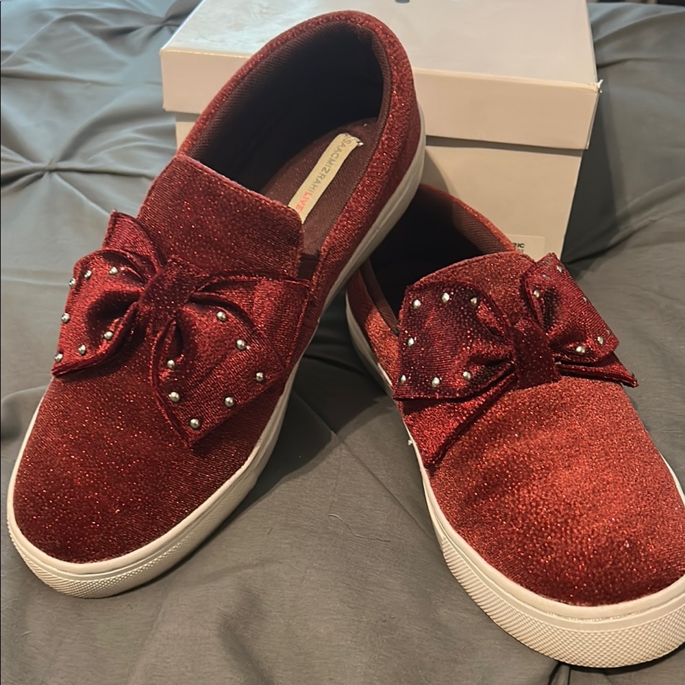 Issac Mizrahi Beth Sneakers in Dark Red